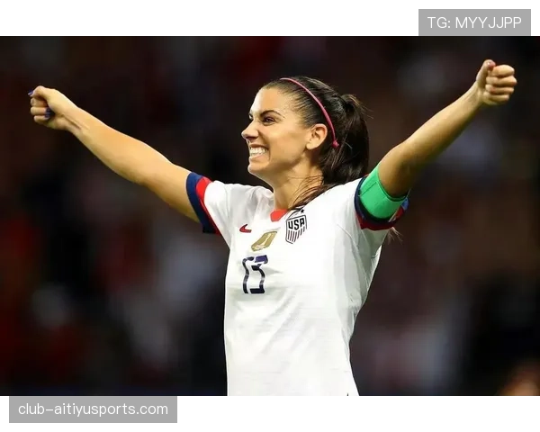 刚刷到亚历克斯·摩根的生活照，钱包和自律都被碾压了