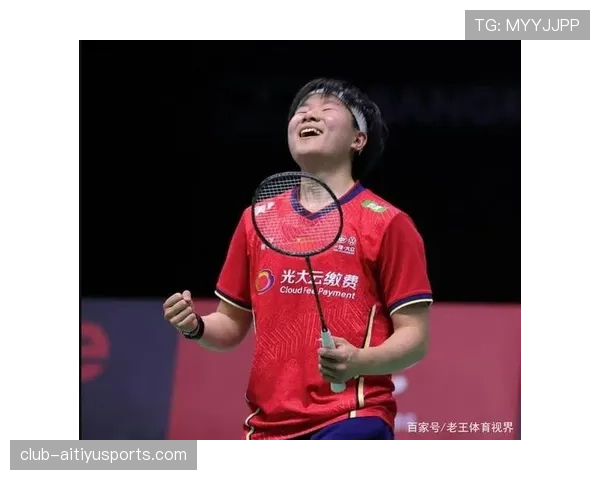 何冰娇拎着大牌包在地铁里蹲下帮路边小孩系鞋带，反差把我笑趴了